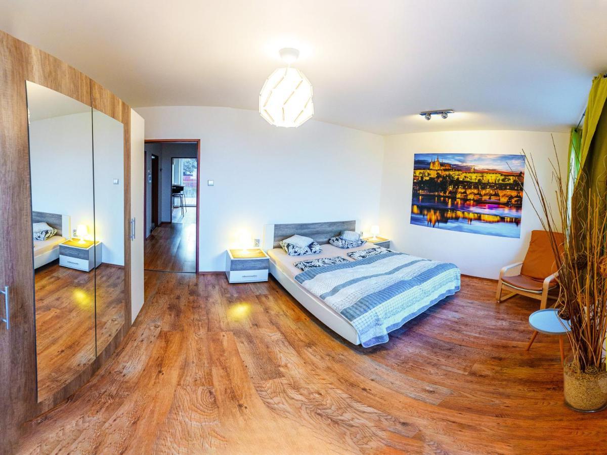 Apartment Pod Sychrovem Prague Luaran gambar